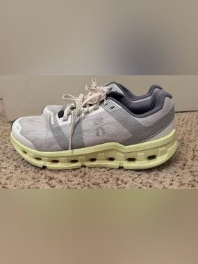 On Running Cloudgo Women's Running Shoes in Frost/Hay, Size 11